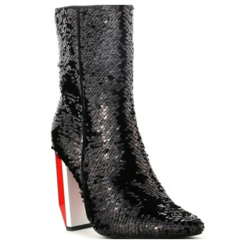 NWOT Cape Robbin Terra Sequined Boot